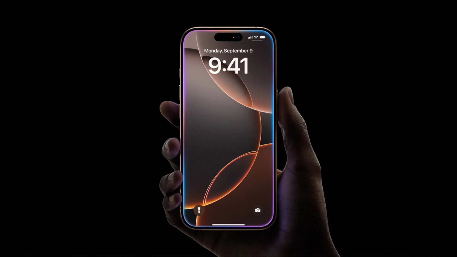 Mẫu iPhone 18 Pro Max với màn hình viền tím xanh được cầm trên tay trên nền đen tối giản.