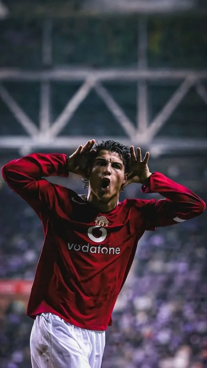 Tải ngay hình nền Ronaldo 4K ngầu nhất cho điện thoại, máy tính