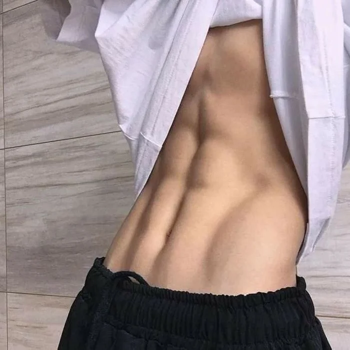 Những hình ảnh trai 6 múi che mặt đẹp nhất, mang đến vẻ cuốn hút khó cưỡng.